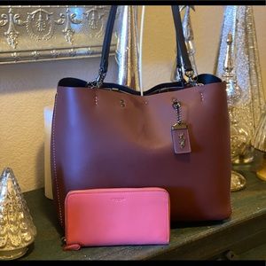 COACH 1941 ROGUE Bordeaux tote & Dark Peony wallet